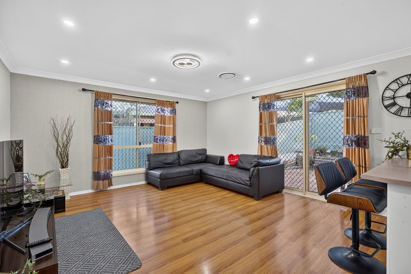 Photo - 4 Webb Place, Minto NSW 2566 - Image 9