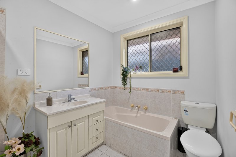 Photo - 4 Webb Place, Minto NSW 2566 - Image 14