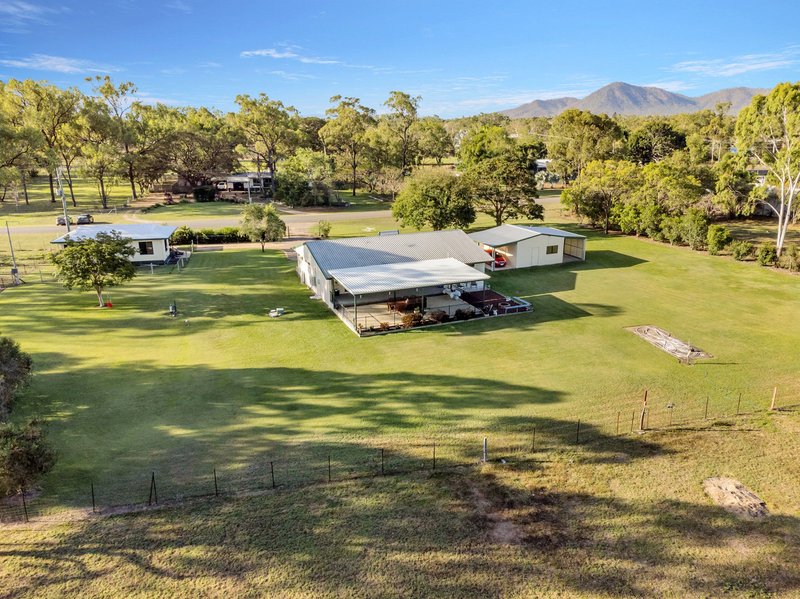 Photo - 4 Welsh Court, Kelso QLD 4815 - Image 2