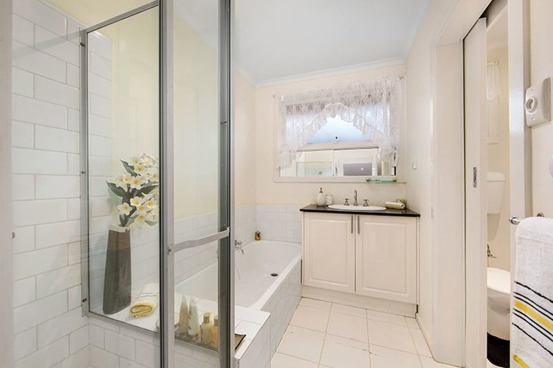 Photo - 4 Westlands Road, Glen Waverley VIC 3150 - Image 7