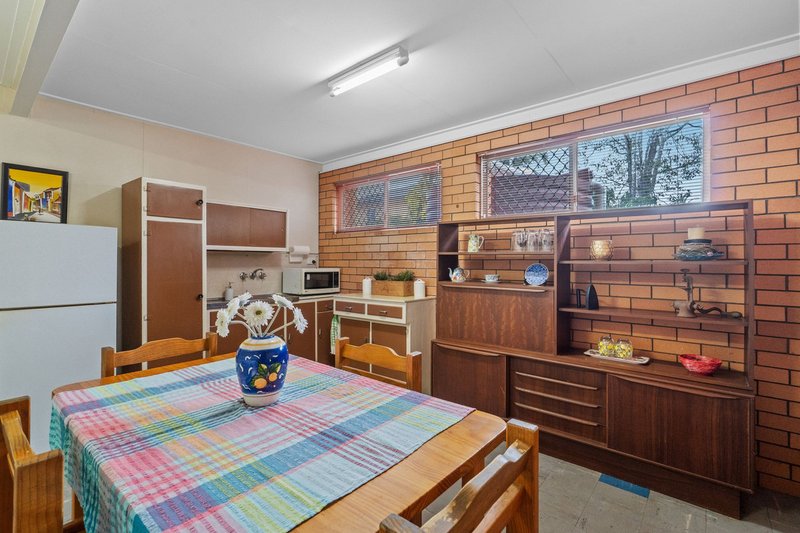 Photo - 4 Wheatley Street, Sunnybank QLD 4109 - Image 17