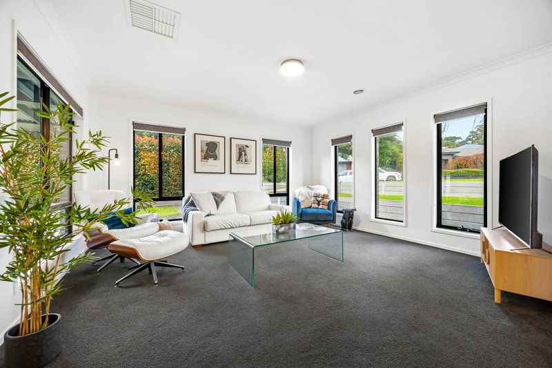 Photo - 4 Whistler Close, Brown Hill VIC 3350 - Image 4