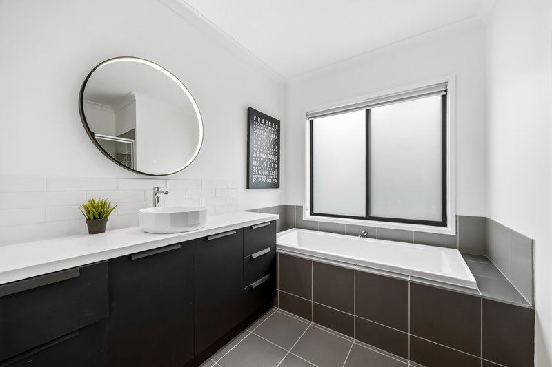 Photo - 4 Whistler Close, Brown Hill VIC 3350 - Image 14