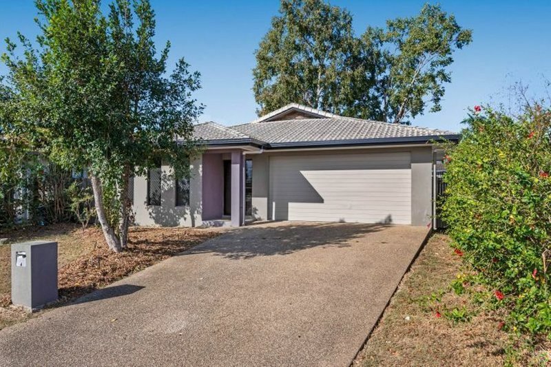 4 Whistler Pocket, Kelso QLD 4815