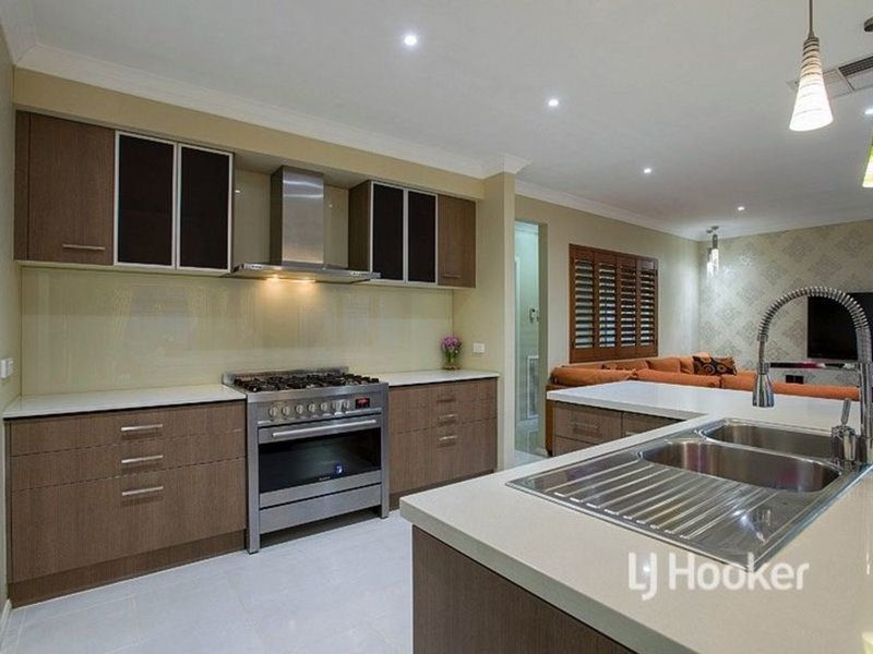 Photo - 4 Whitecaps Avenue, Point Cook VIC 3030 - Image 3