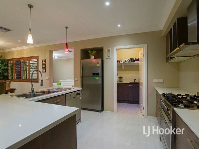 Photo - 4 Whitecaps Avenue, Point Cook VIC 3030 - Image 4