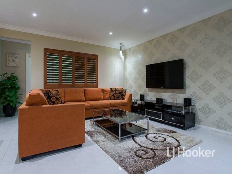 Photo - 4 Whitecaps Avenue, Point Cook VIC 3030 - Image 7