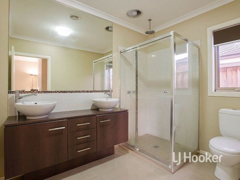 Photo - 4 Whitecaps Avenue, Point Cook VIC 3030 - Image 12