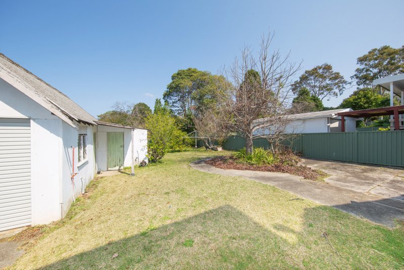 Photo - 4 Whitegates Avenue, Peakhurst Heights NSW 2210 - Image 2