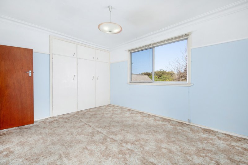 Photo - 4 Whitegates Avenue, Peakhurst Heights NSW 2210 - Image 7