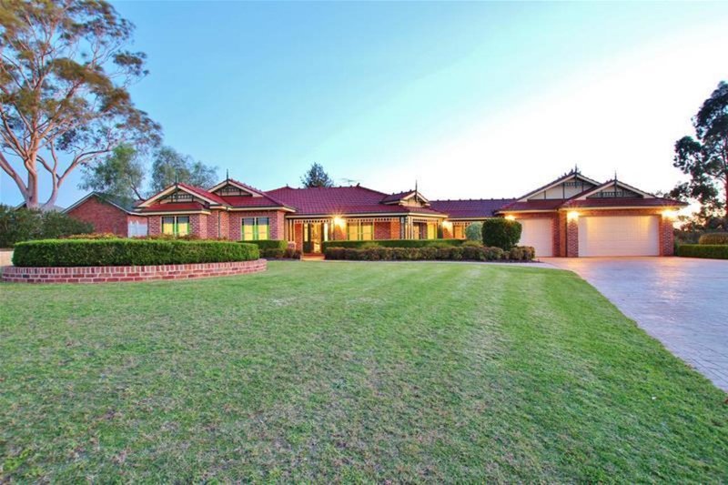 4 William Dowle Place, Grasmere NSW 2570