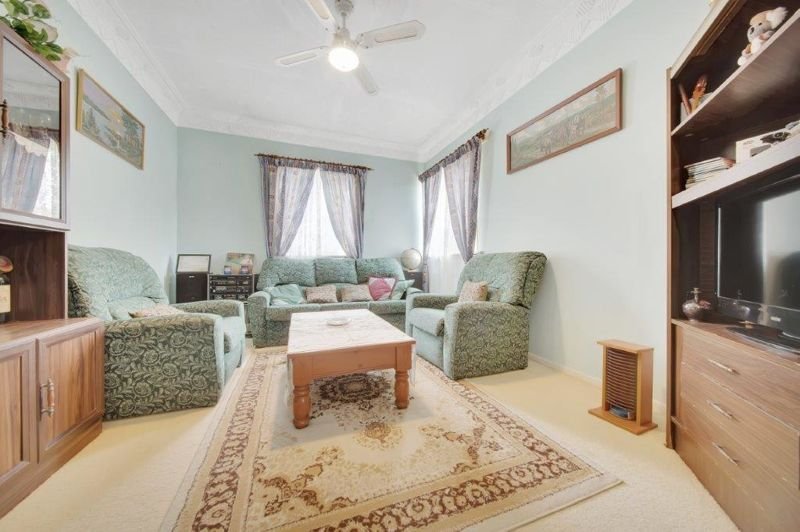 Photo - 4 Williamson Street, West Gladstone QLD 4680 - Image 4