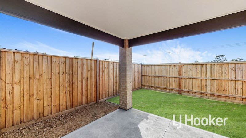 Photo - 4 Wilton Street, Cranbourne West VIC 3977 - Image 13