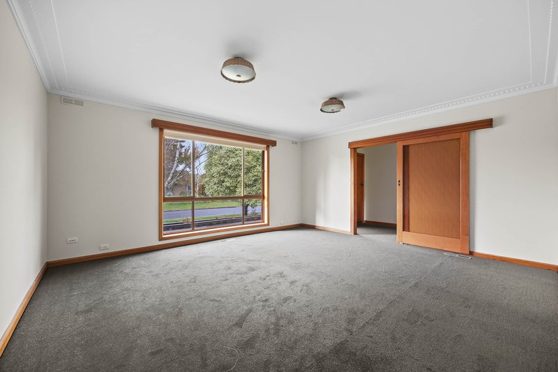 Photo - 4 Windsor Avenue, Alfredton VIC 3350 - Image 4