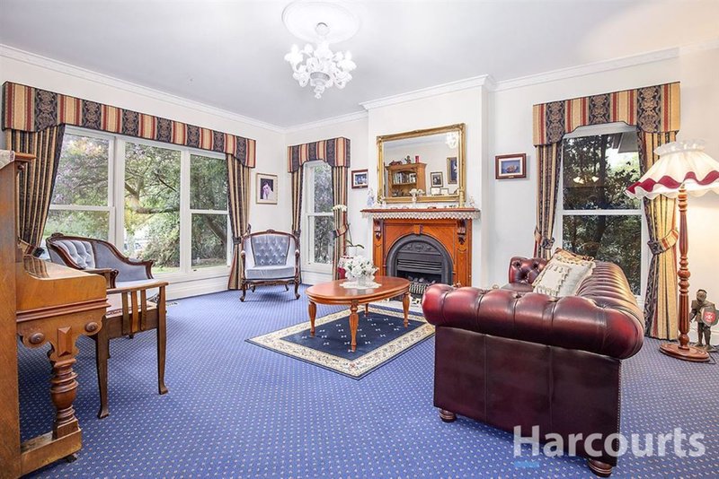 Photo - 4 Windsor Drive, Lysterfield VIC 3156 - Image 3