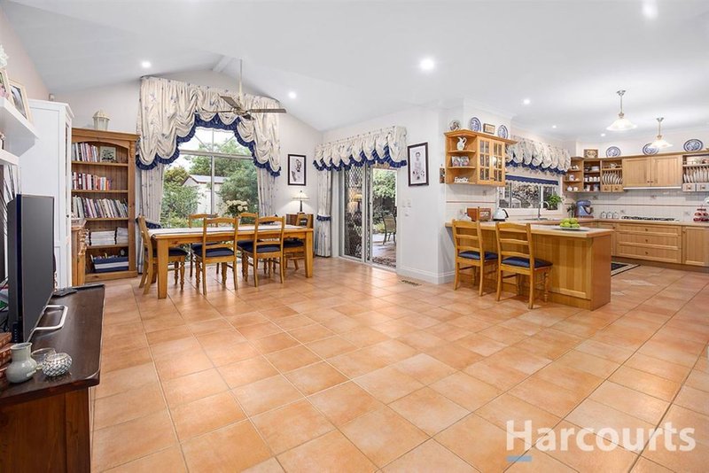 Photo - 4 Windsor Drive, Lysterfield VIC 3156 - Image 5