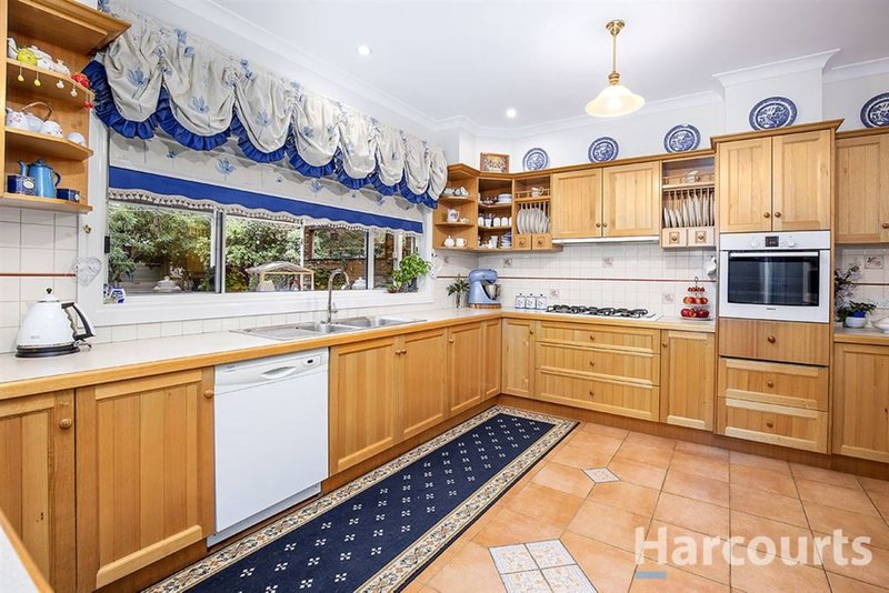 Photo - 4 Windsor Drive, Lysterfield VIC 3156 - Image 8