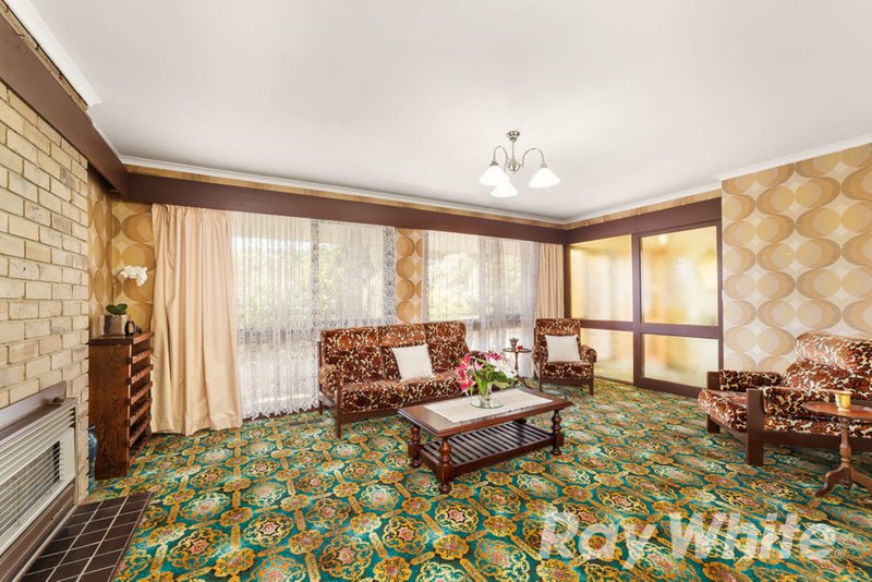 Photo - 4 Witchwood Crescent, Burwood East VIC 3151 - Image 3