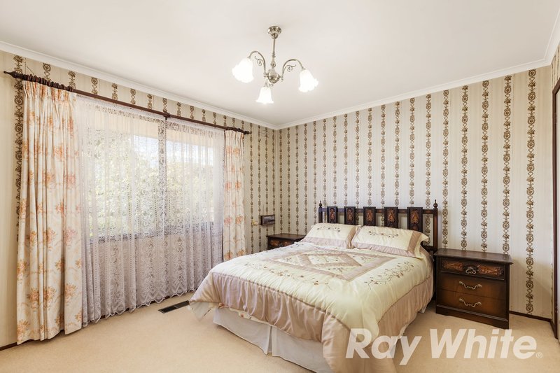 Photo - 4 Witchwood Crescent, Burwood East VIC 3151 - Image 4