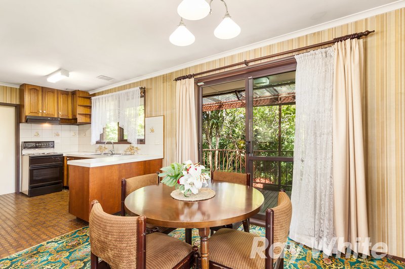 Photo - 4 Witchwood Crescent, Burwood East VIC 3151 - Image 5