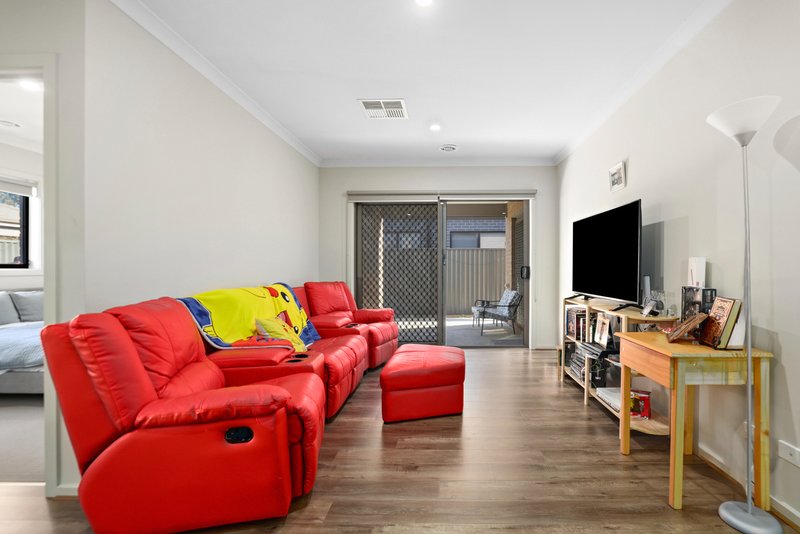 Photo - 4 Wonnangatta Crescent, Weir Views VIC 3338 - Image 15