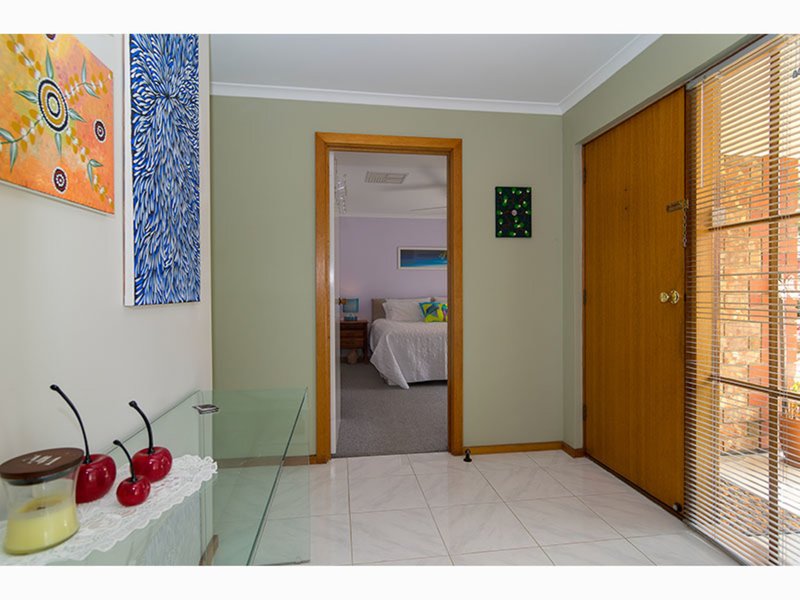 Photo - 4 Woodcroft Drive, Morphett Vale SA 5162 - Image 2