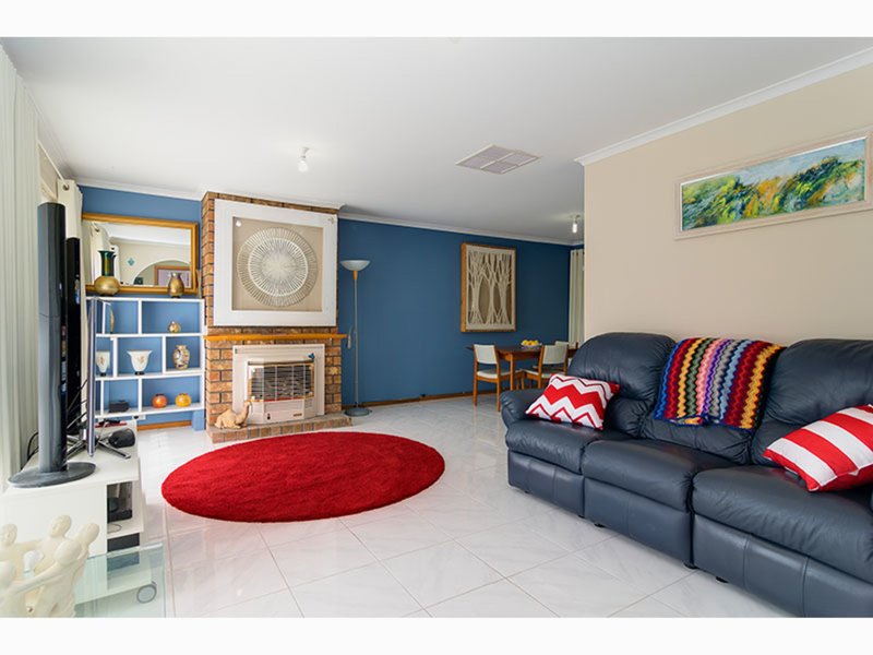 Photo - 4 Woodcroft Drive, Morphett Vale SA 5162 - Image 4