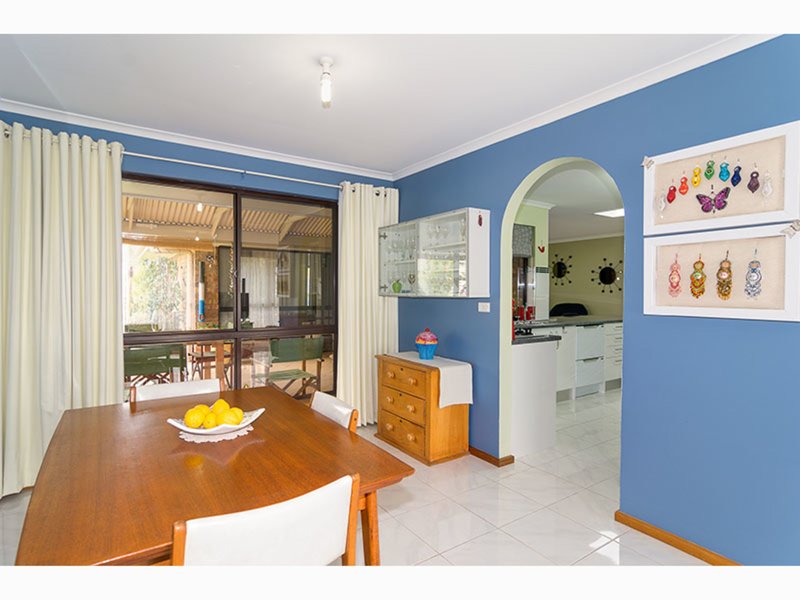 Photo - 4 Woodcroft Drive, Morphett Vale SA 5162 - Image 5