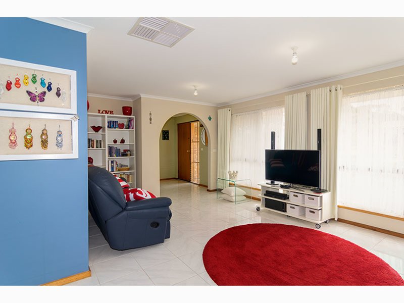 Photo - 4 Woodcroft Drive, Morphett Vale SA 5162 - Image 6