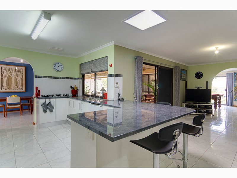 Photo - 4 Woodcroft Drive, Morphett Vale SA 5162 - Image 8