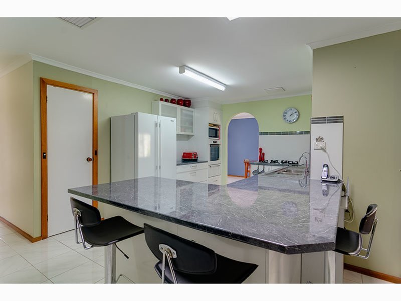 Photo - 4 Woodcroft Drive, Morphett Vale SA 5162 - Image 10