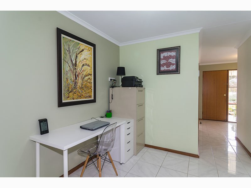 Photo - 4 Woodcroft Drive, Morphett Vale SA 5162 - Image 11