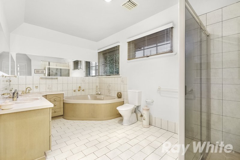 Photo - 4 Wyuna Court, Wheelers Hill VIC 3150 - Image 7