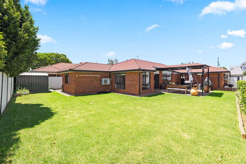 Photo - 4 Yankos Drive, Werribee VIC 3030 - Image 13