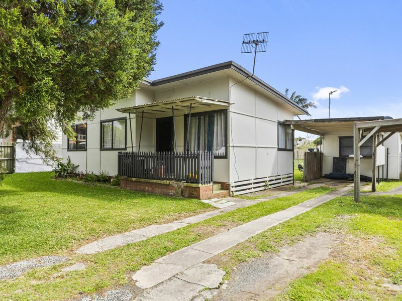 Photo - 4 Yeddenba Avenue, Blue Bay NSW 2261 - Image 3