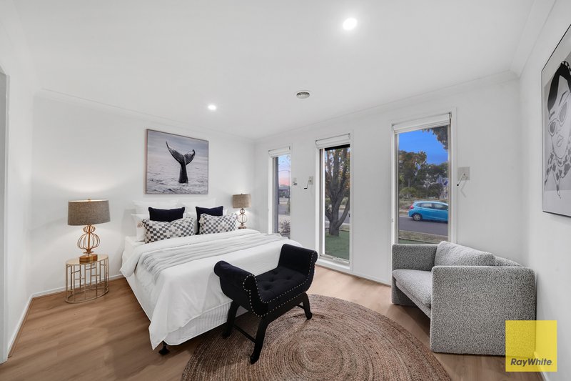 Photo - 4 Yellowgum Street, Burnside Heights VIC 3023 - Image 3