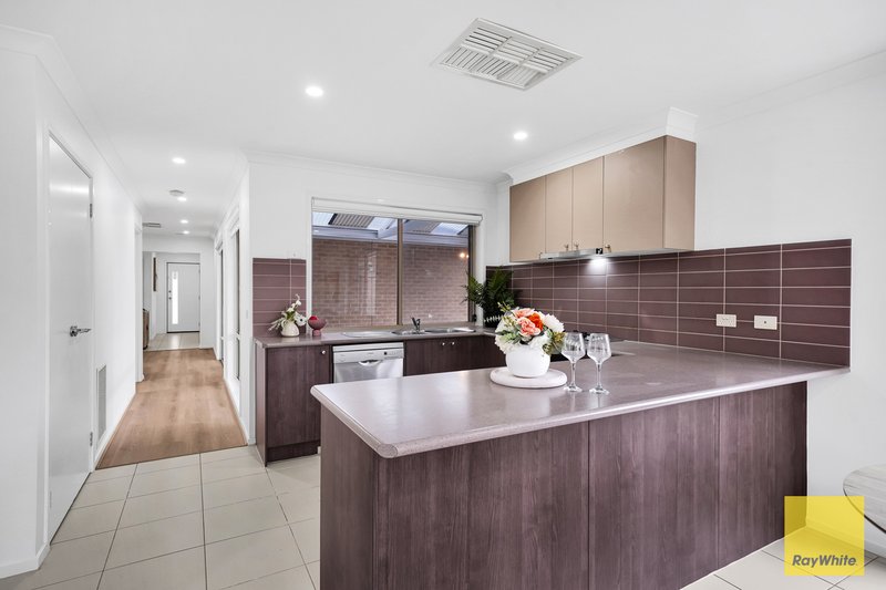Photo - 4 Yellowgum Street, Burnside Heights VIC 3023 - Image 5