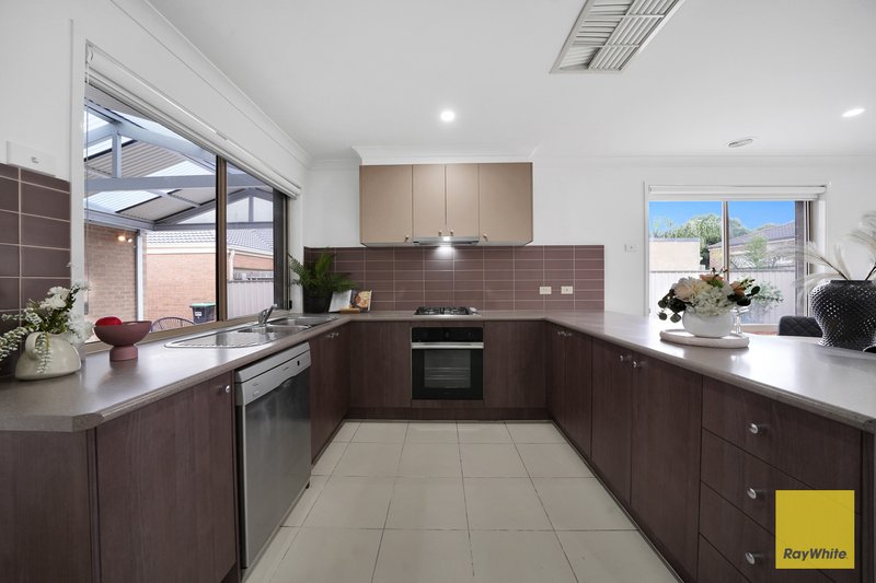 Photo - 4 Yellowgum Street, Burnside Heights VIC 3023 - Image 8