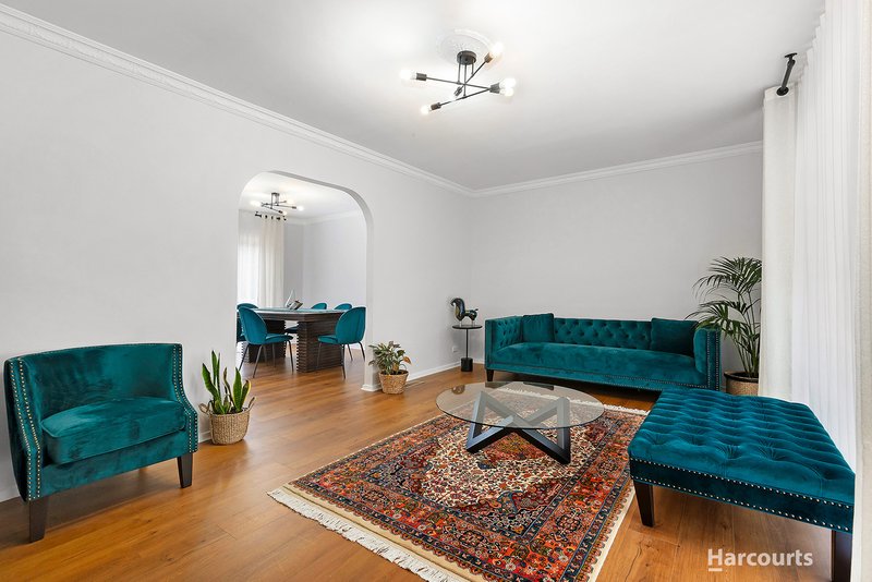 Photo - 4 Yendon Close, Mitcham VIC 3132 - Image 3