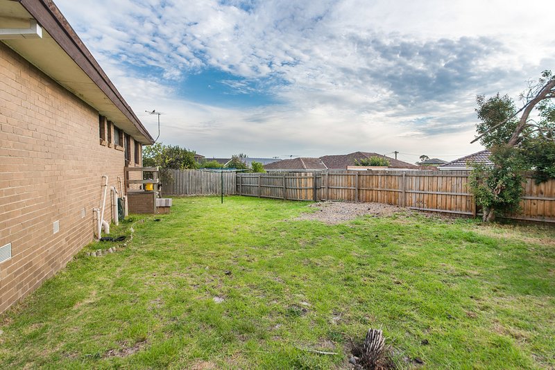 Photo - 4 Yongala Court, Clayton South VIC 3169 - Image 4