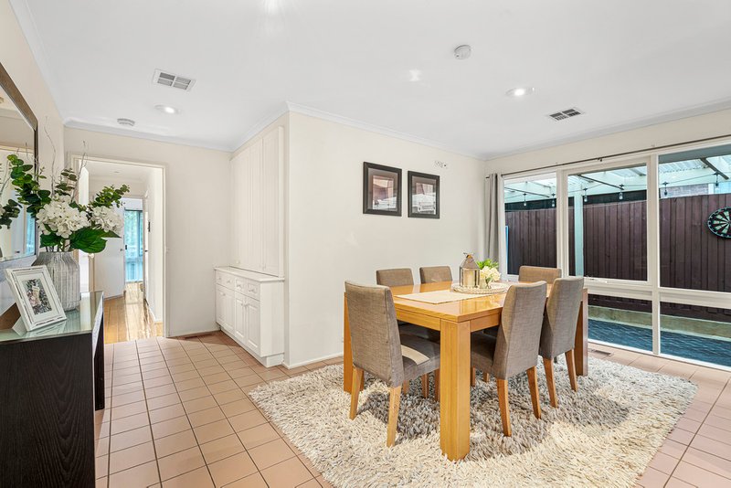 Photo - 40 Amblecote Crescent, Mulgrave VIC 3170 - Image 6