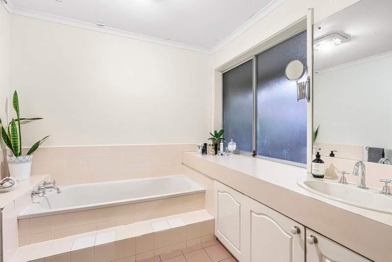 Photo - 40 Amblecote Crescent, Mulgrave VIC 3170 - Image 8