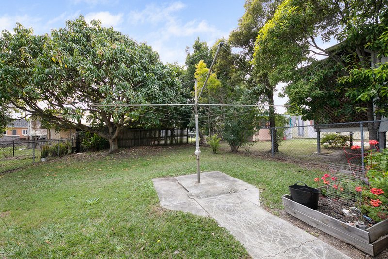 Photo - 40 Anzac Avenue, Redcliffe QLD 4020 - Image 3