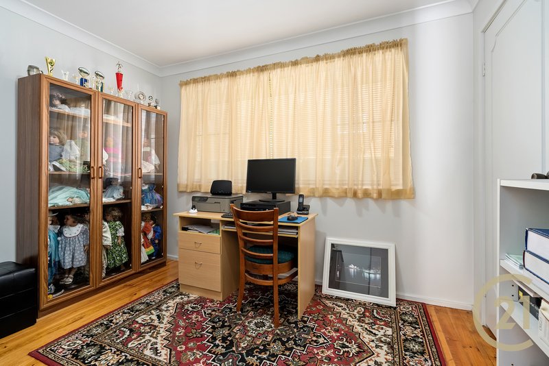 Photo - 40 Araluen Avenue, Moorebank NSW 2170 - Image 7