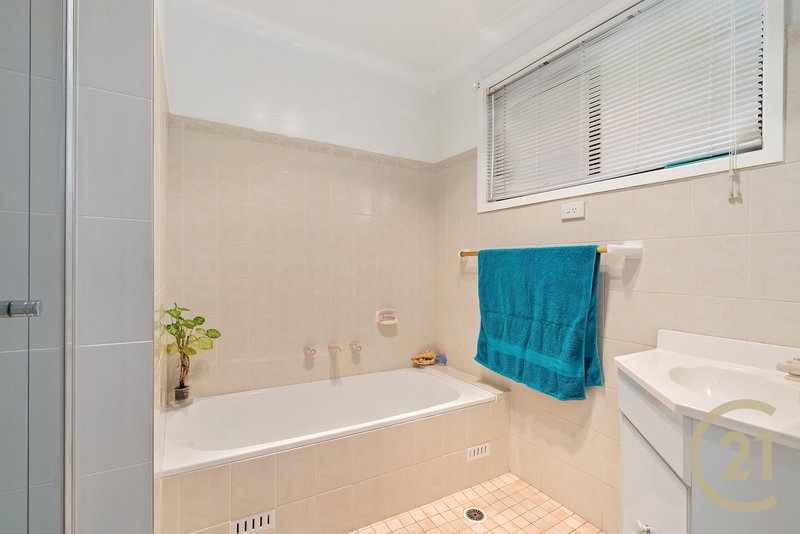 Photo - 40 Araluen Avenue, Moorebank NSW 2170 - Image 8