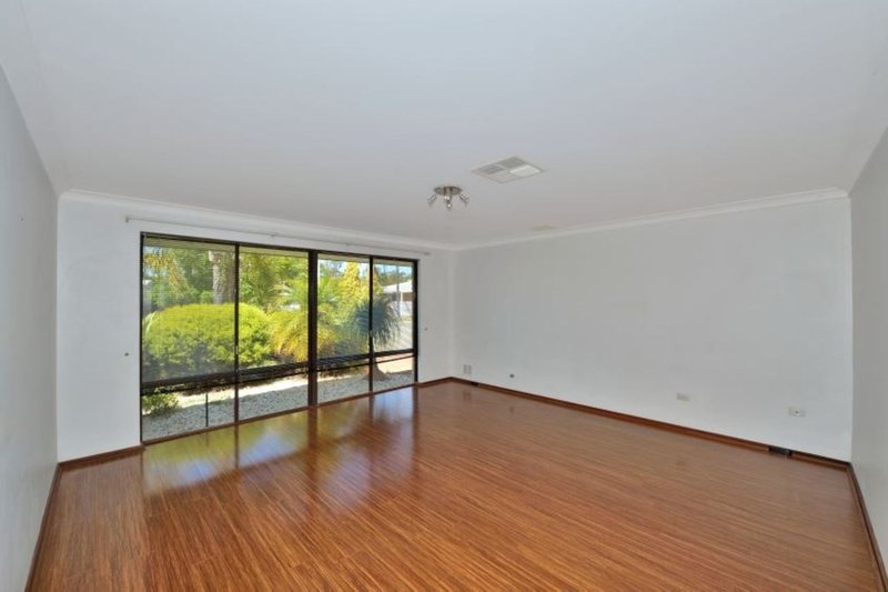 Photo - 40 Arundel Drive, Halls Head WA 6210 - Image 4