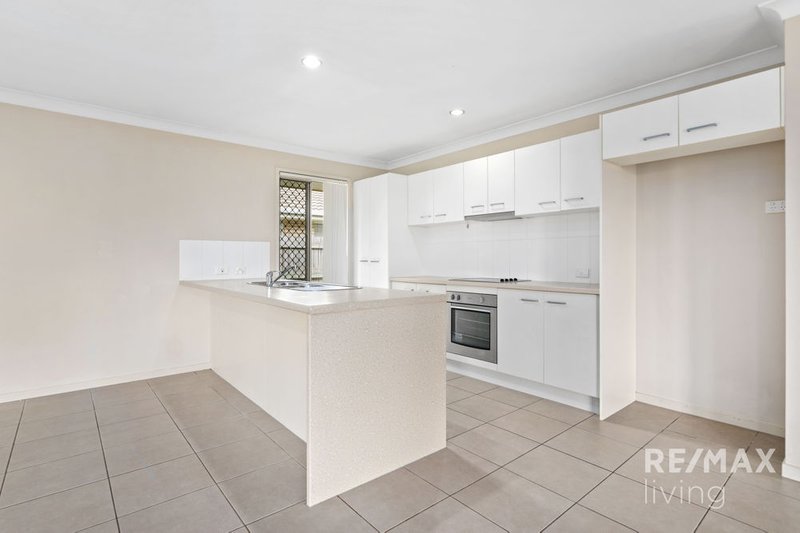 Photo - 40 Bangalow Street, Morayfield QLD 4506 - Image 3