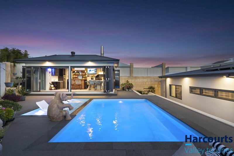 Photo - 40 Barquentine Avenue, Jindalee WA 6036 - Image 2