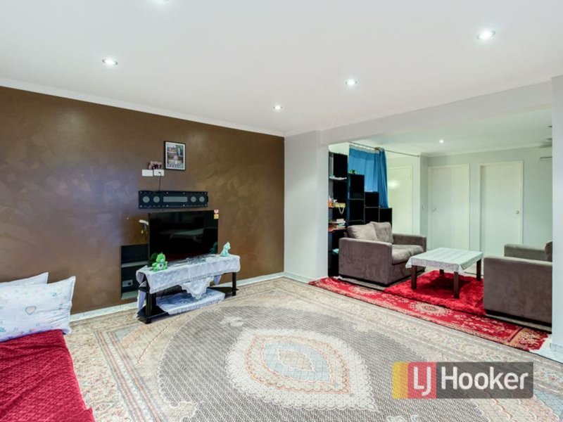 Photo - 40 Bellbrae Crescent, Cranbourne West VIC 3977 - Image 8