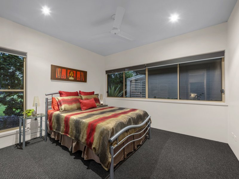 Photo - 40 Bernborough Place, Bridgeman Downs QLD 4035 - Image 14